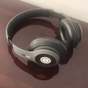Logo wireless headphones